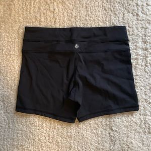 Lululemon biker shorts sz 6
